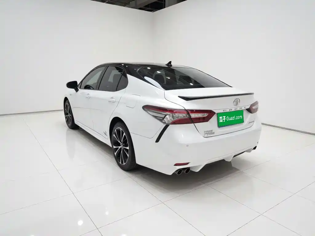 Toyota Camry 2018 — фото 4