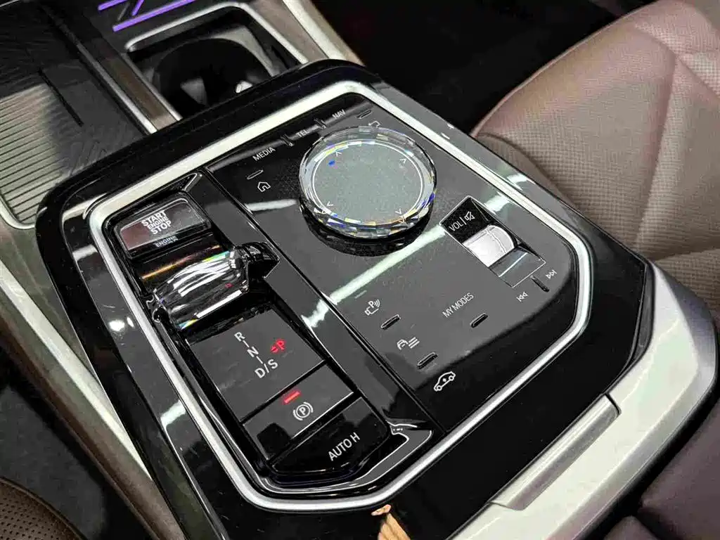 BMW 7 Series 2024 — фото 10