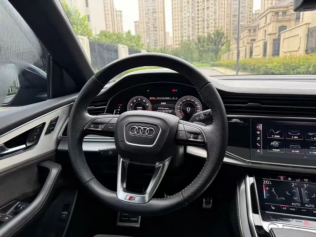 Audi Q8 2020 — фото 13