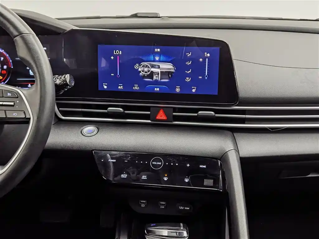 Hyundai Elantra 2023 — фото 12