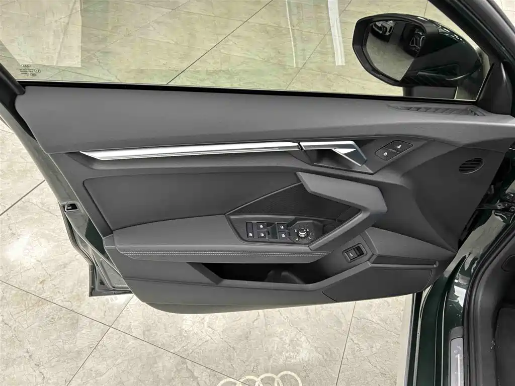 Audi A3 2023 — фото 10