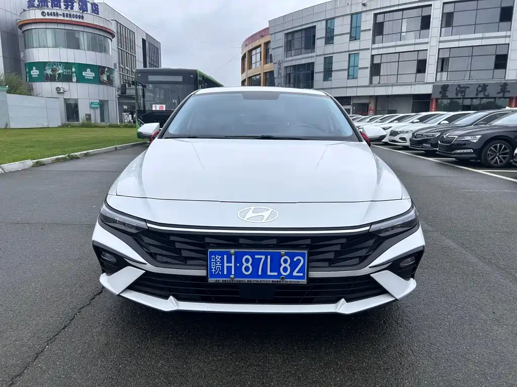 Hyundai Elantra 2023