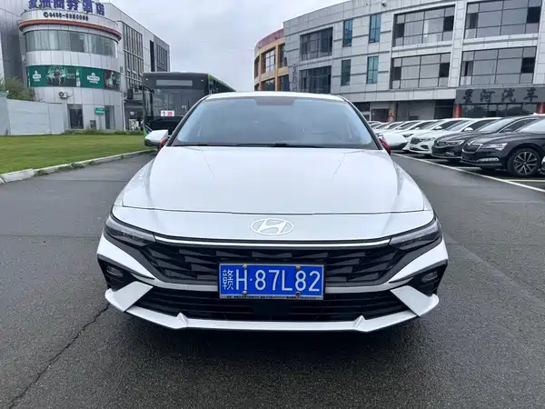 Hyundai Elantra 2023