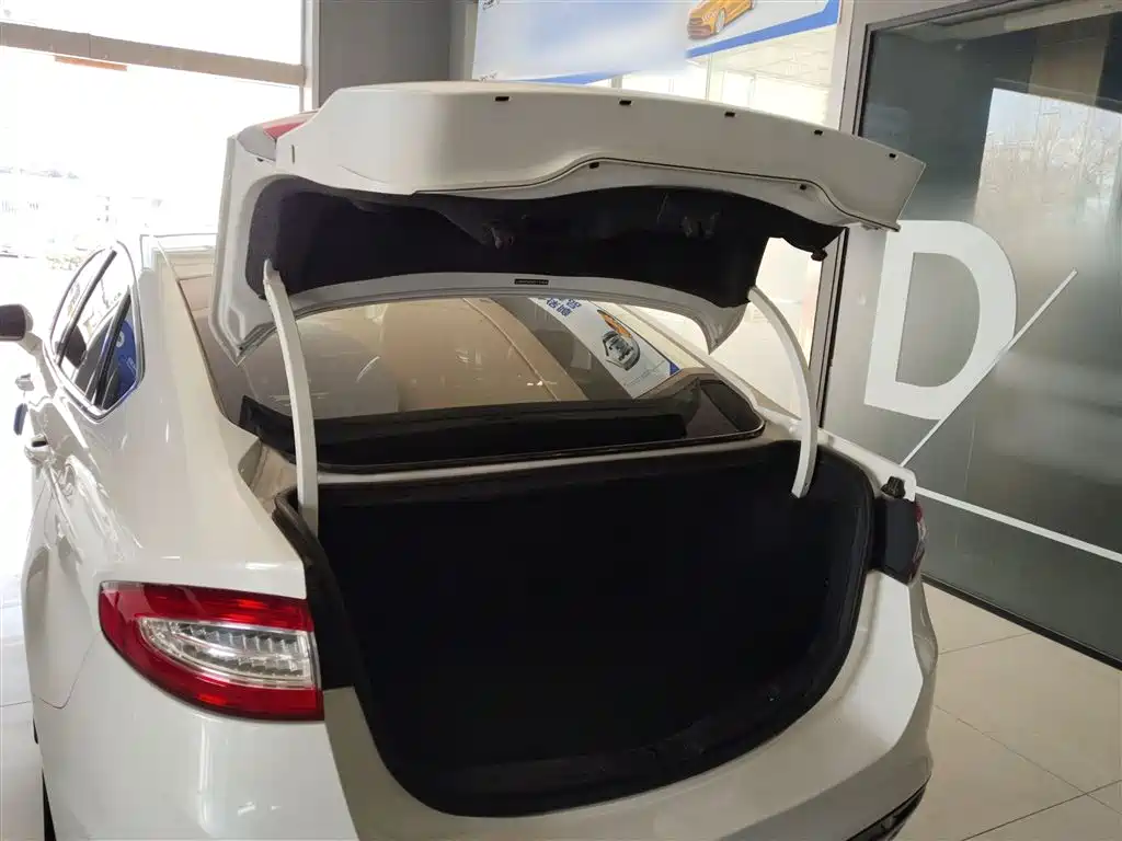Ford Mondeo 2015 — фото 19