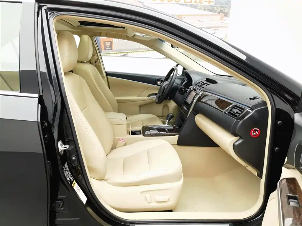 Toyota Camry 2015 — фото 23
