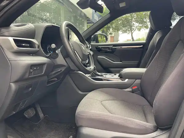 Toyota Crown Kluger 2022