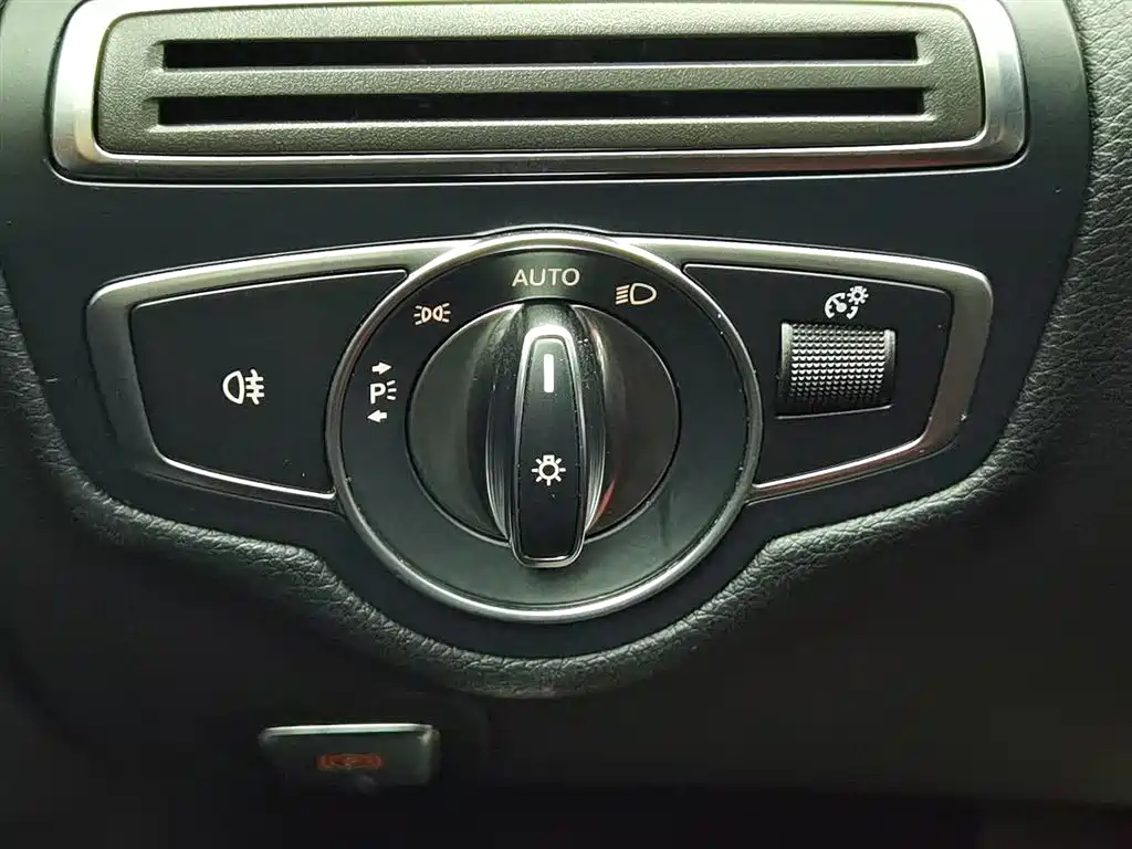 Mercedes-Benz C-Class 2018 — фото 21