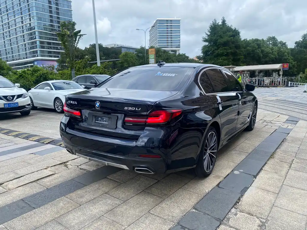 BMW 5 Series 2023 — фото 16