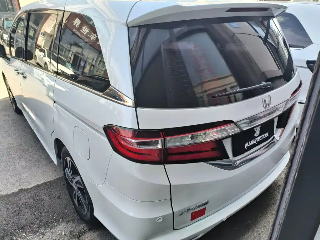 Honda Odyssey 2015 — фото 8