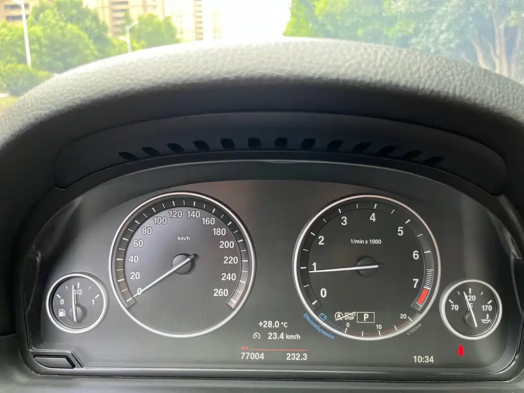 BMW 5 Series 2015 — фото 11