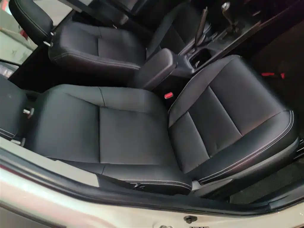 Toyota RAV4 2019 — фото 20