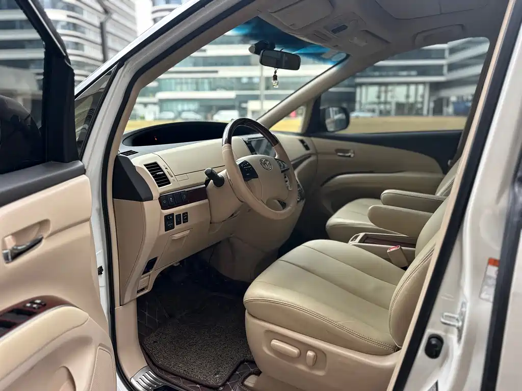 Toyota Previa 2018 — фото 4