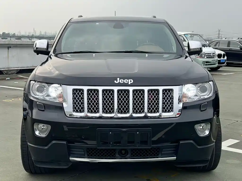 Jeep Grand Cherokee 2012 — фото 2