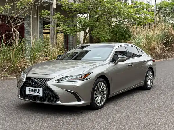 Lexus ES 2020