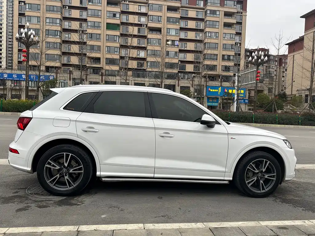 Audi Q5L 2018 — фото 7