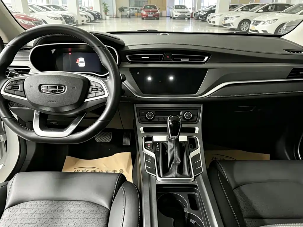 Geely Emgrand 2021