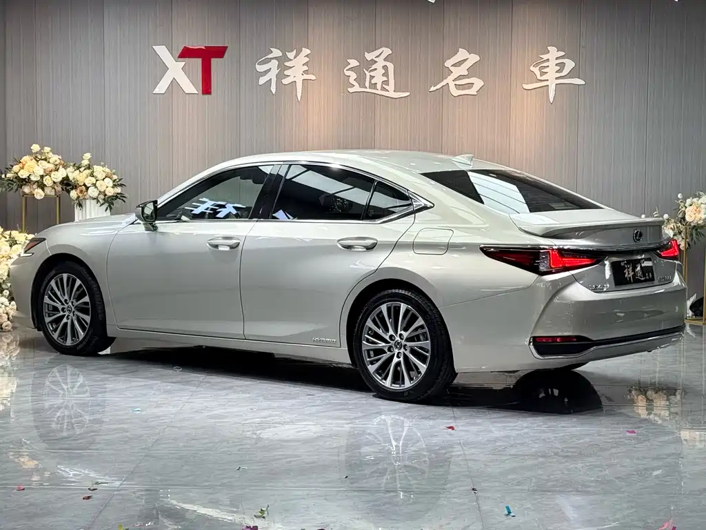 Lexus ES 2021 — фото 22