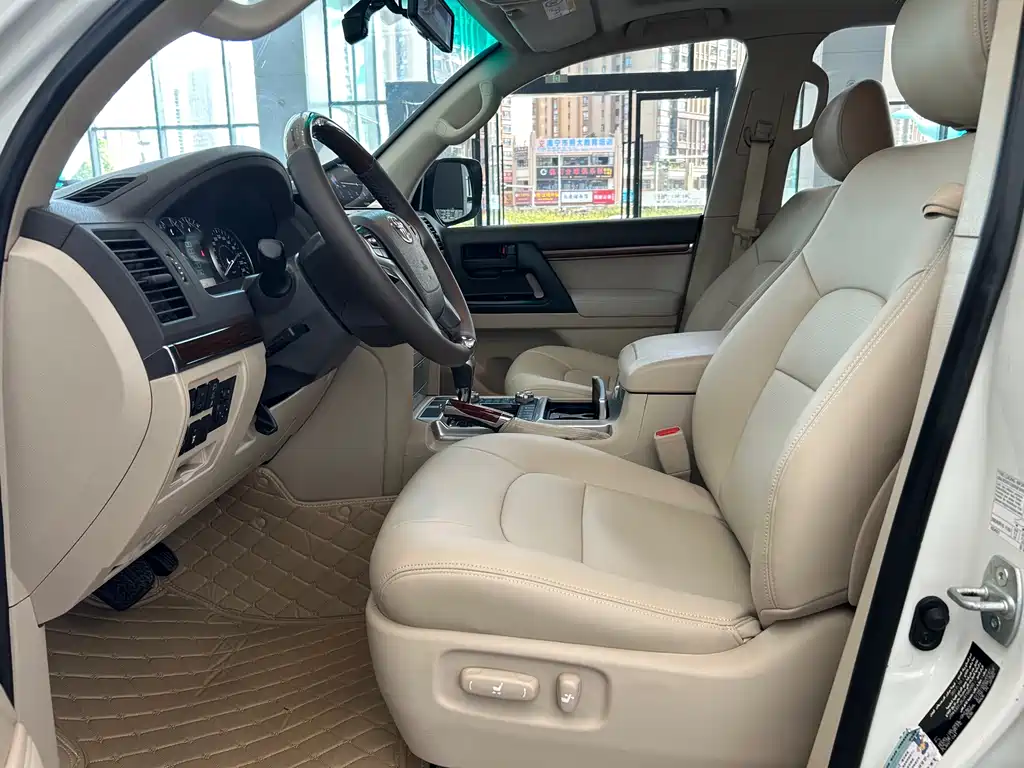 Toyota Land Cruiser 2018 — фото 11