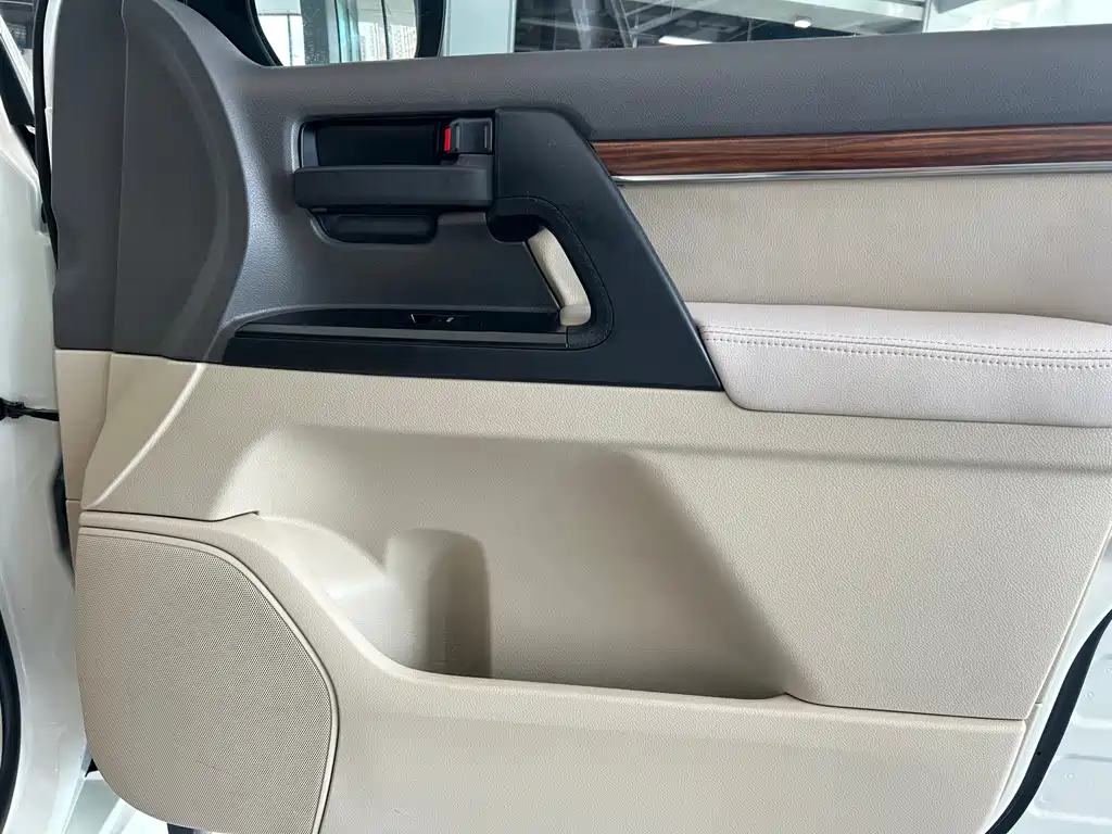Toyota Land Cruiser 2018 — фото 16