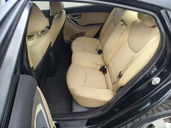 Hyundai Elantra Langdong 2013