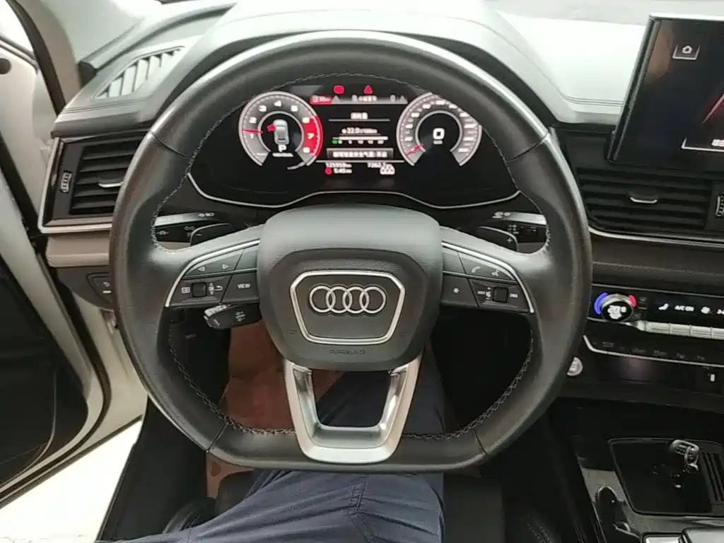 Audi Q5L 2022 — фото 11