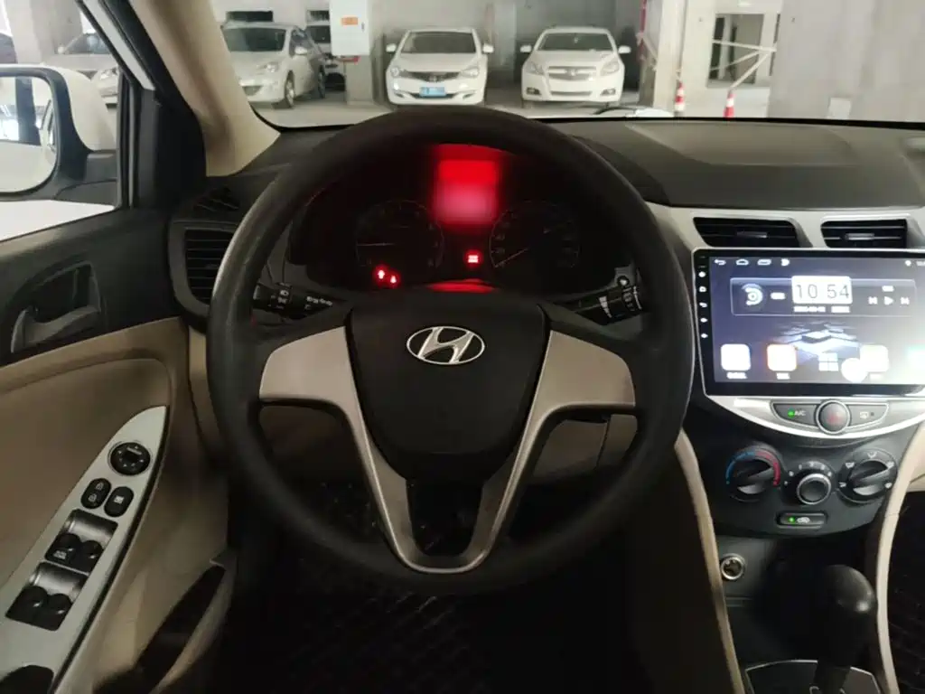 Hyundai Accent 2018 — фото 11