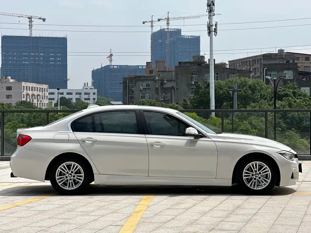 BMW 3 Series 2015 — фото 16
