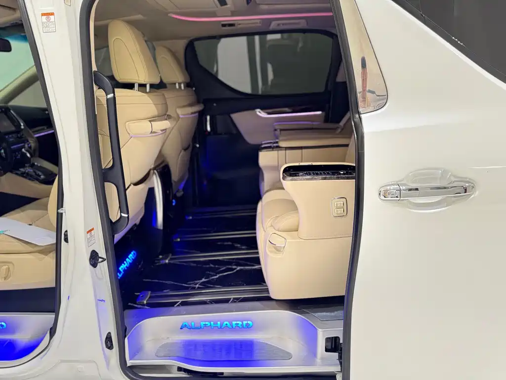 Toyota Alphard 2018 — фото 10