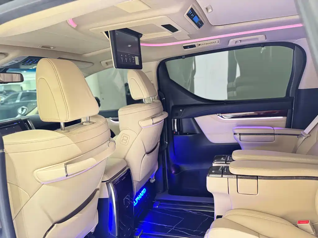 Toyota Alphard 2018 — фото 13
