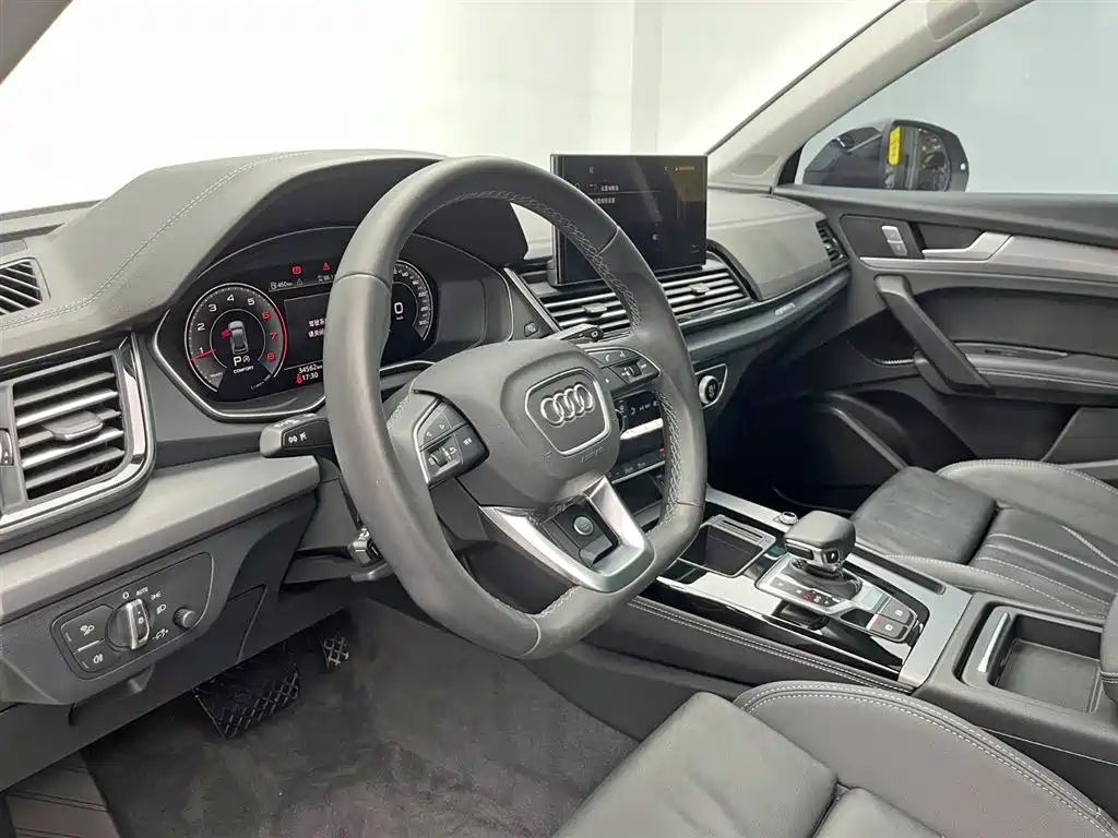 Audi Q5L 2023 — фото 15
