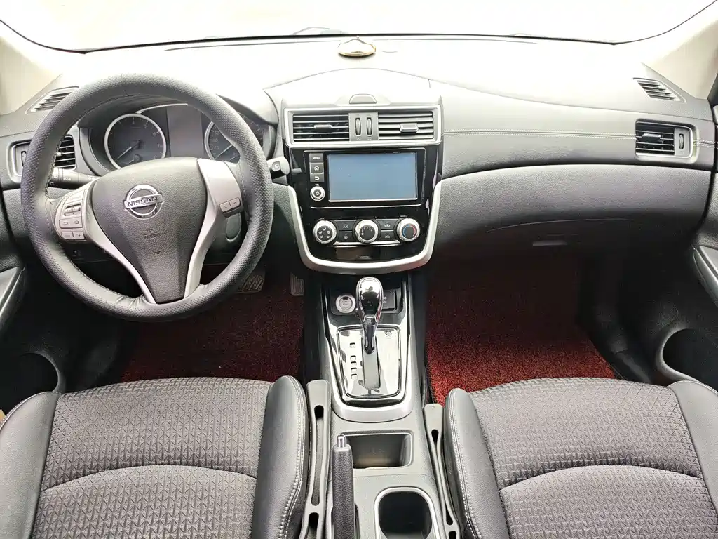 Nissan Tiida 2017 — фото 9
