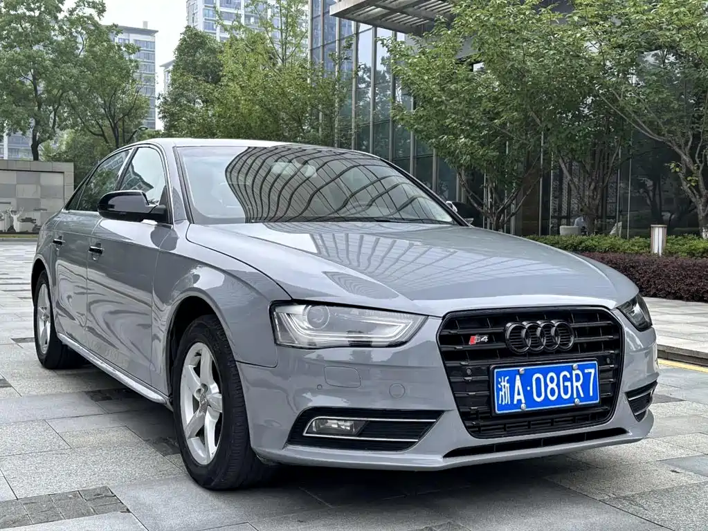 Audi A4L 2013 — фото 3