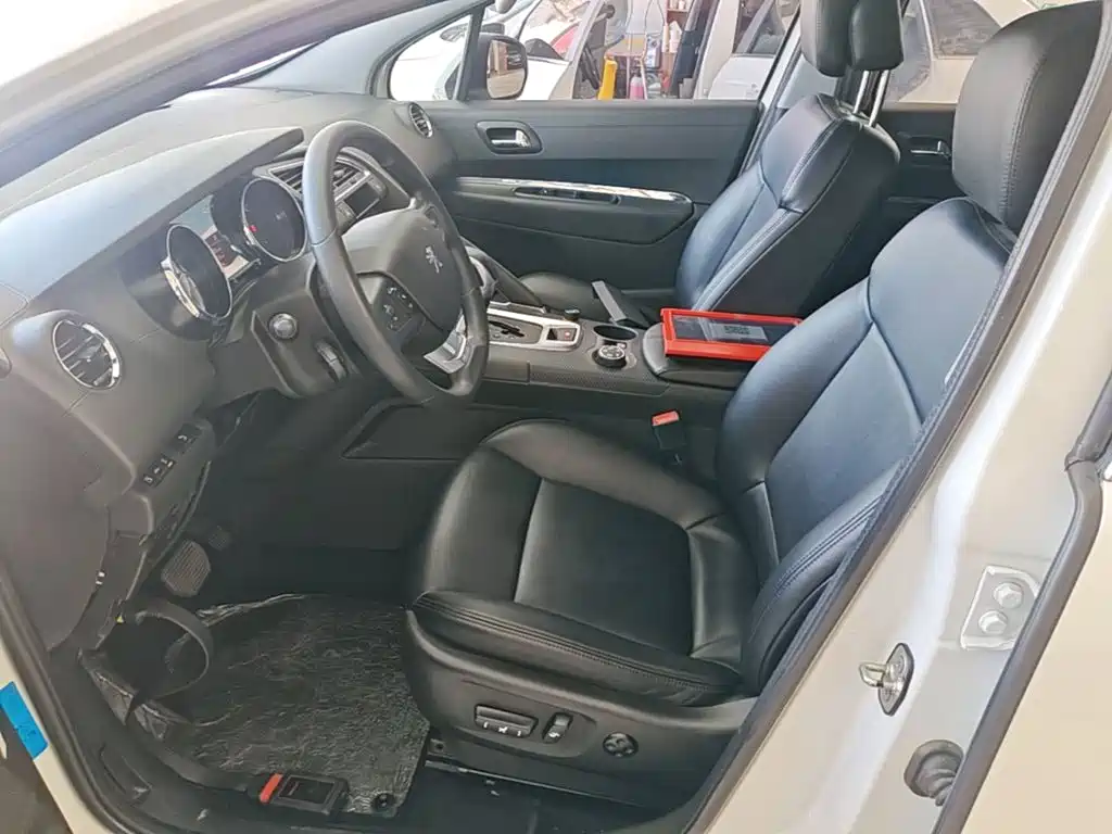 Peugeot 3008 2016 — фото 15