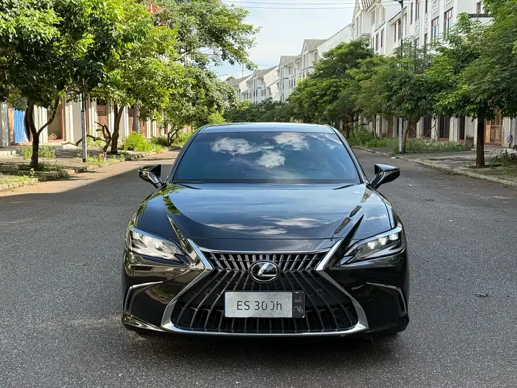 Lexus ES 2024