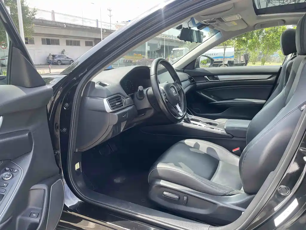Honda Accord 2022 — фото 13