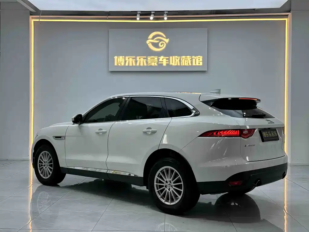 Jaguar F-PACE 2018 — фото 14