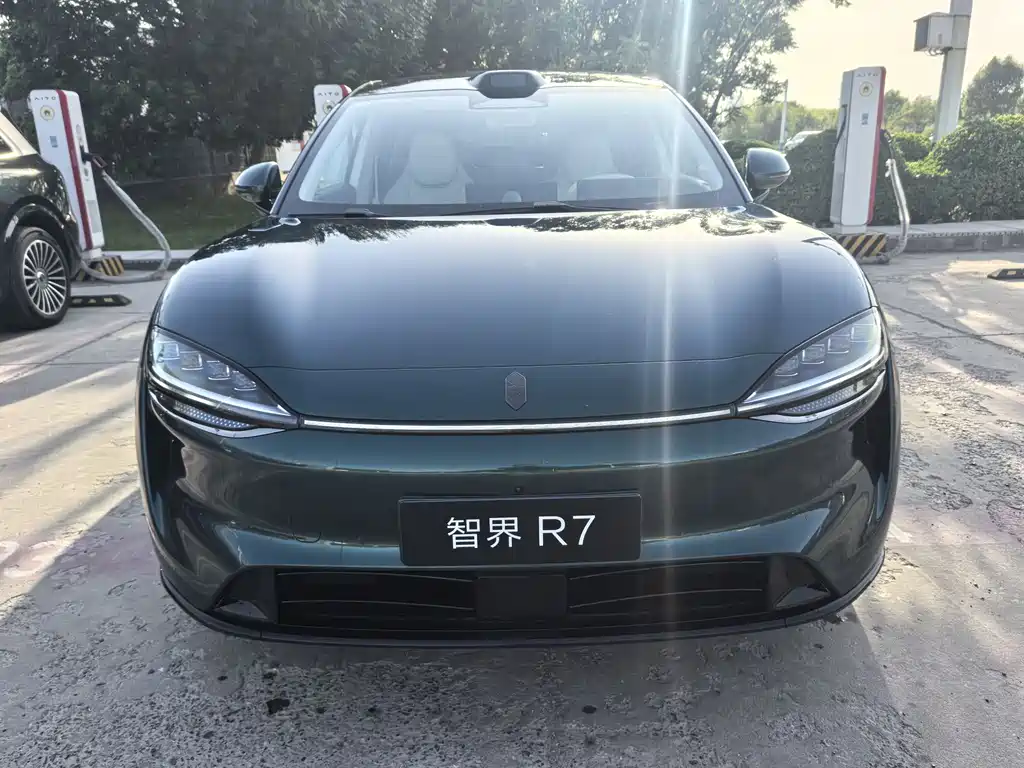 Luxeed Zhijie R7 2026
