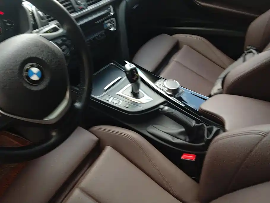 BMW 3 Series 2019 — фото 15