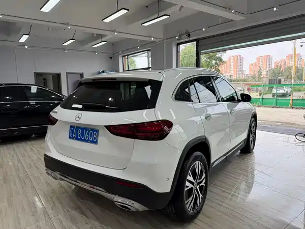 Mercedes-Benz GLA 2024