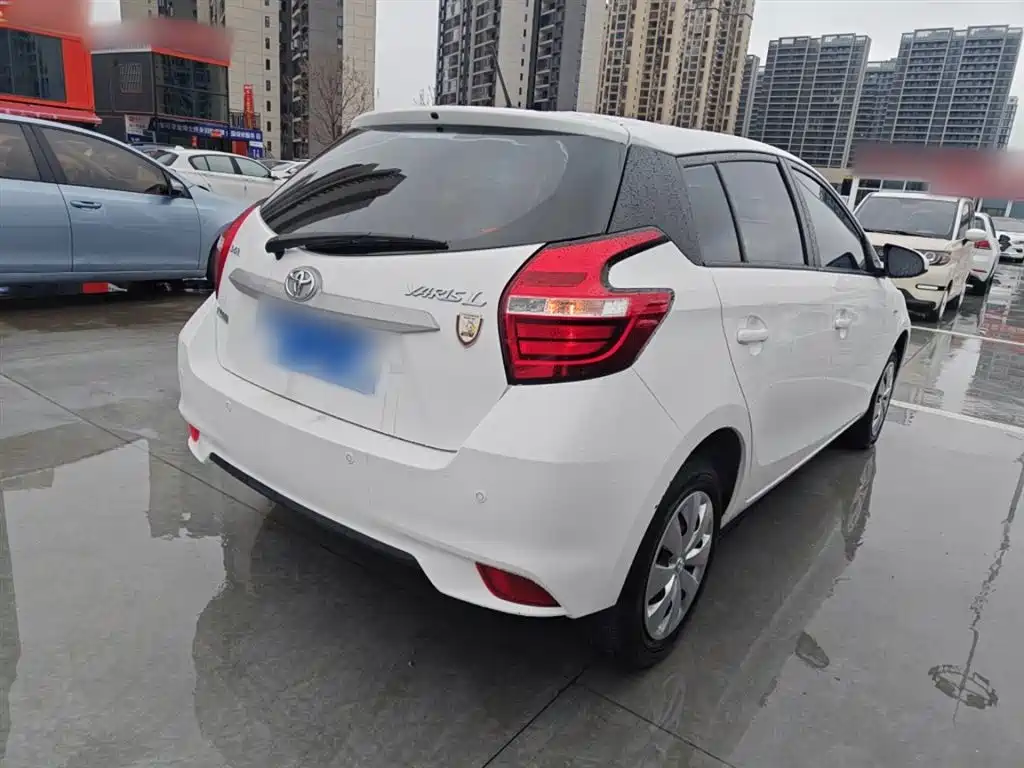 Toyota Yaris L 2020