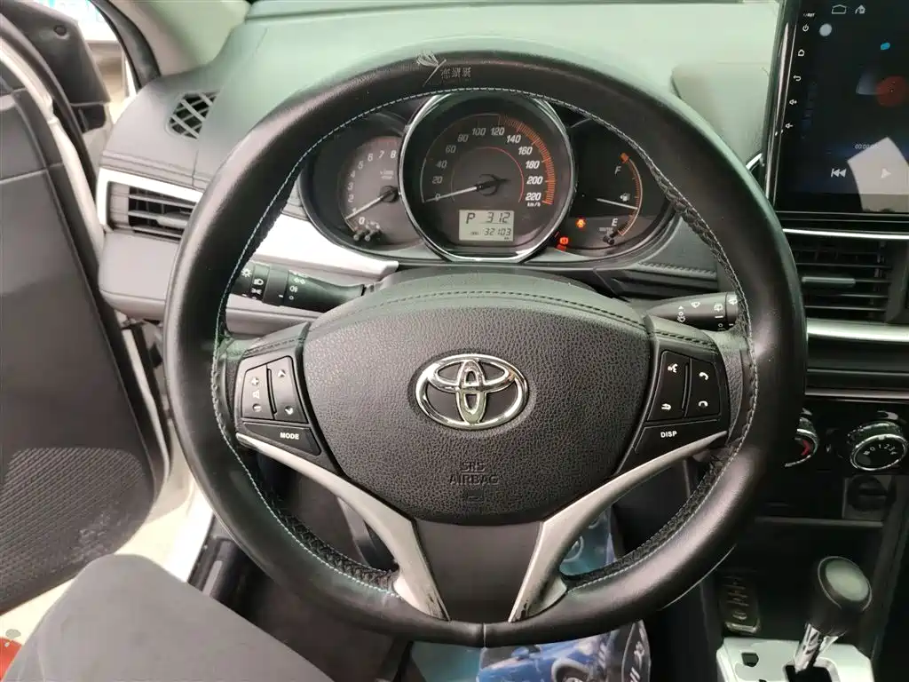 Toyota Yaris L 2021 — фото 3