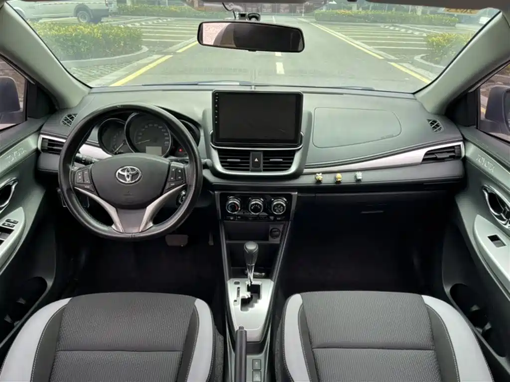 Toyota Yaris L 2021 — фото 13