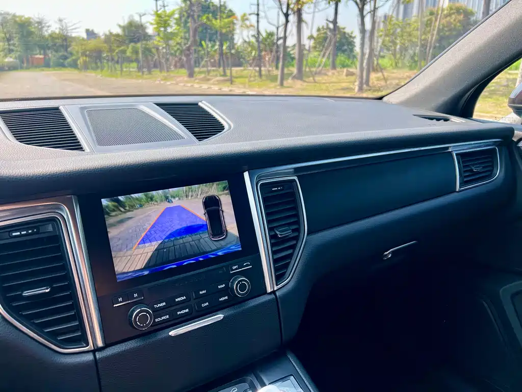 Porsche Macan 2018 — фото 13