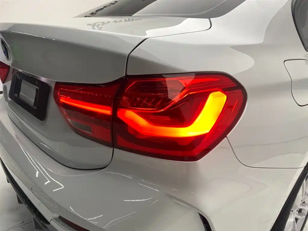 BMW 1 Series 2023 — фото 10
