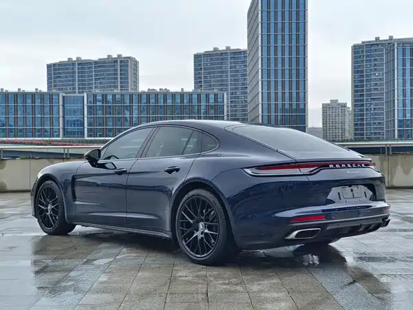 Porsche Panamera 2021