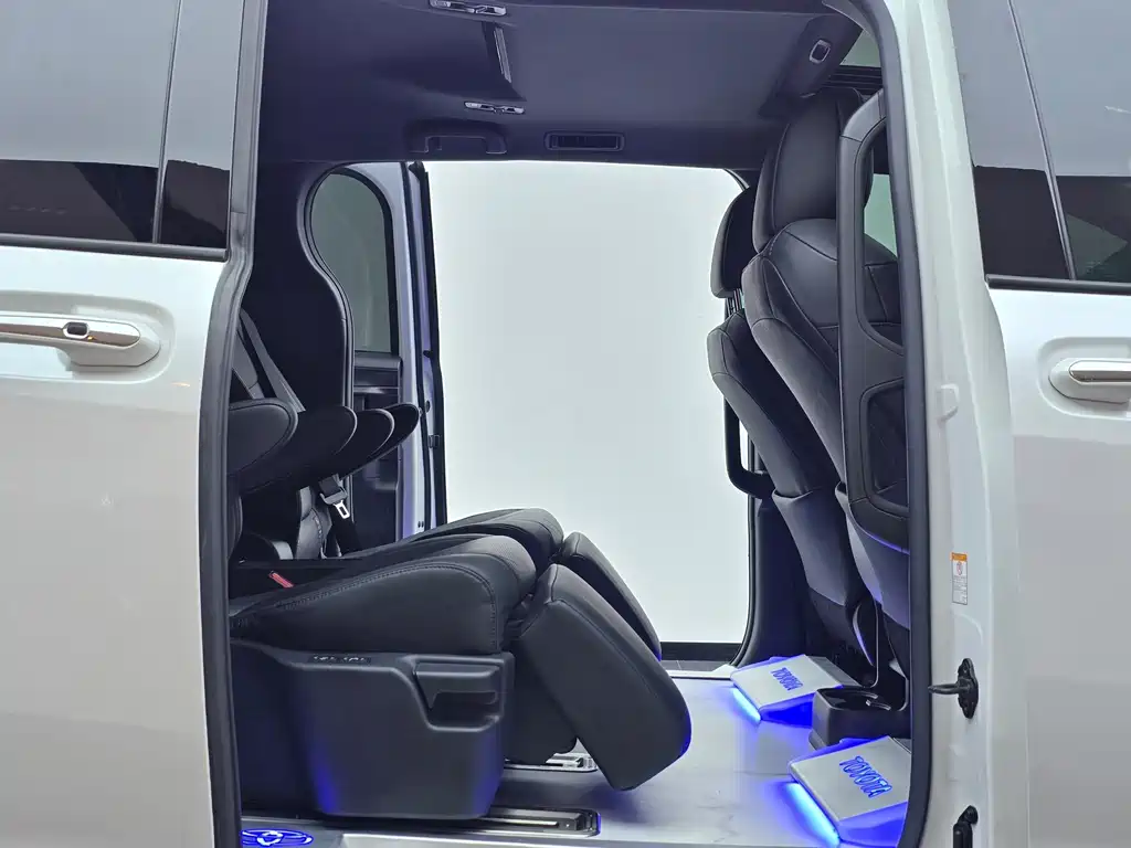 Toyota Sienna 2023 — фото 18