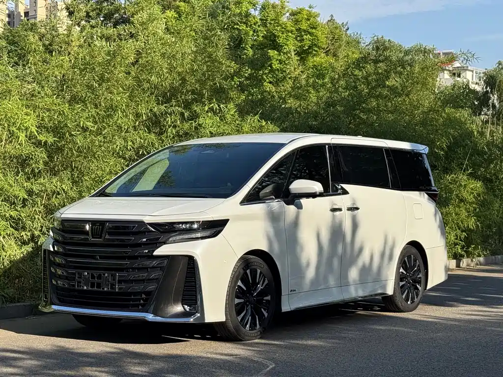 Toyota Vellfire 2023 — фото 1