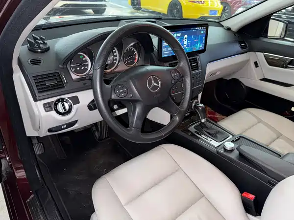 Mercedes-Benz C-Class 2011