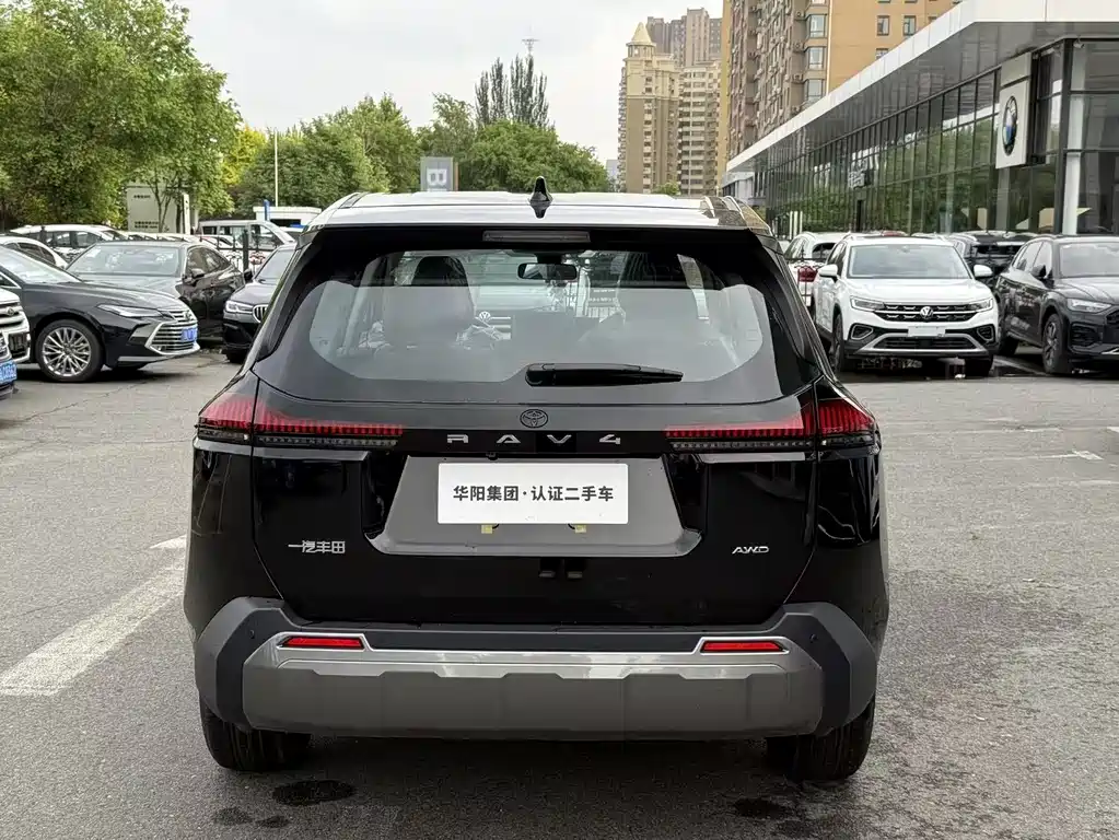 Toyota RAV4 — фото 14