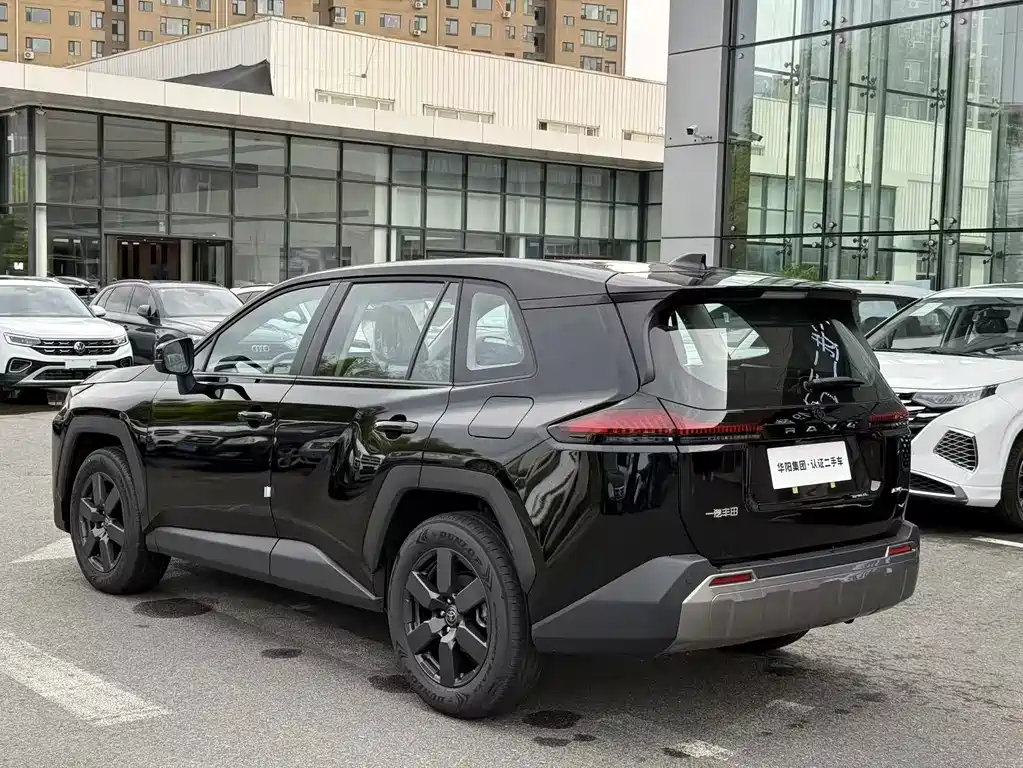 Toyota RAV4 — фото 13